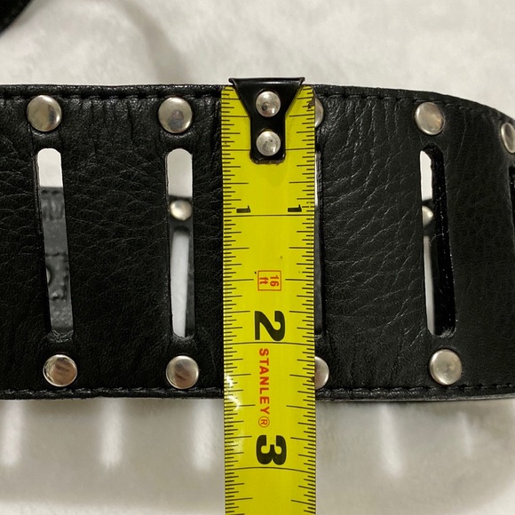 Like New BE & D Laser Cut Belt in Black/Nickel size Small
